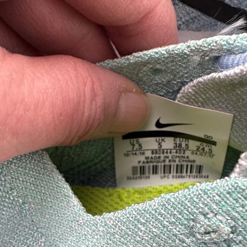 Nike Women's Aqua and Black Athletic Shoes - Picture 9 of 10